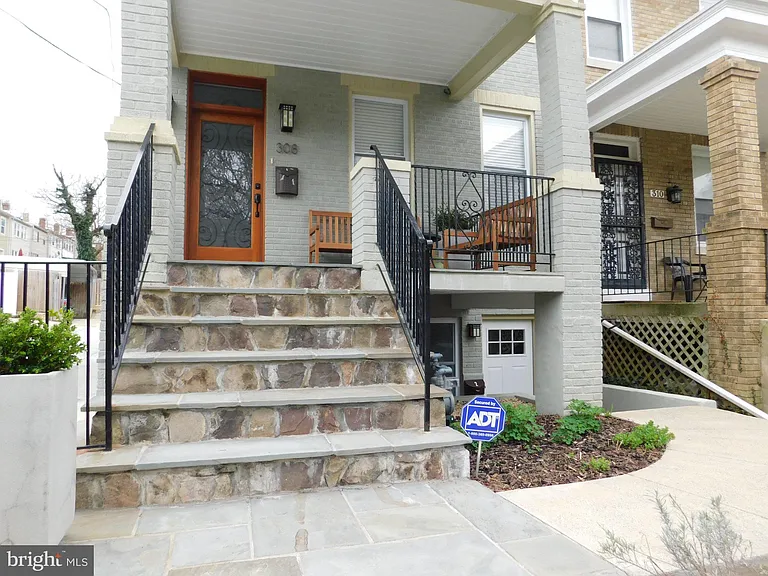 308 Webster St NW — Photo 2