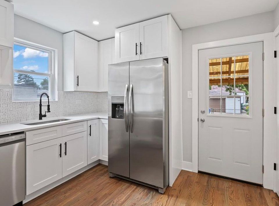 1st image of 10990 S Trumbull Ave