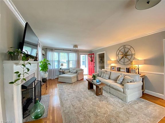 5th image of 714 Camellia Ln