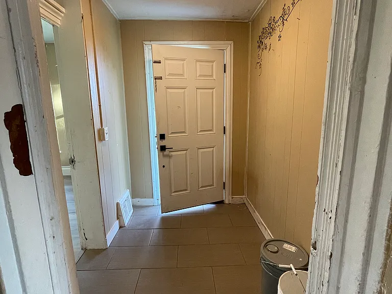 2742 Adams Ave — Photo 2