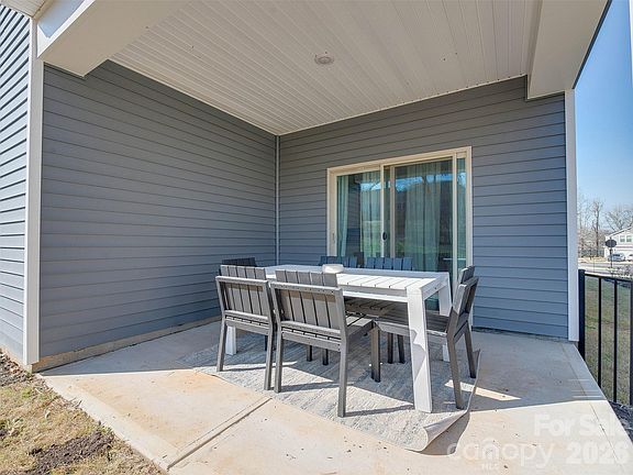 5th image of 4009 Woodland View Dr
