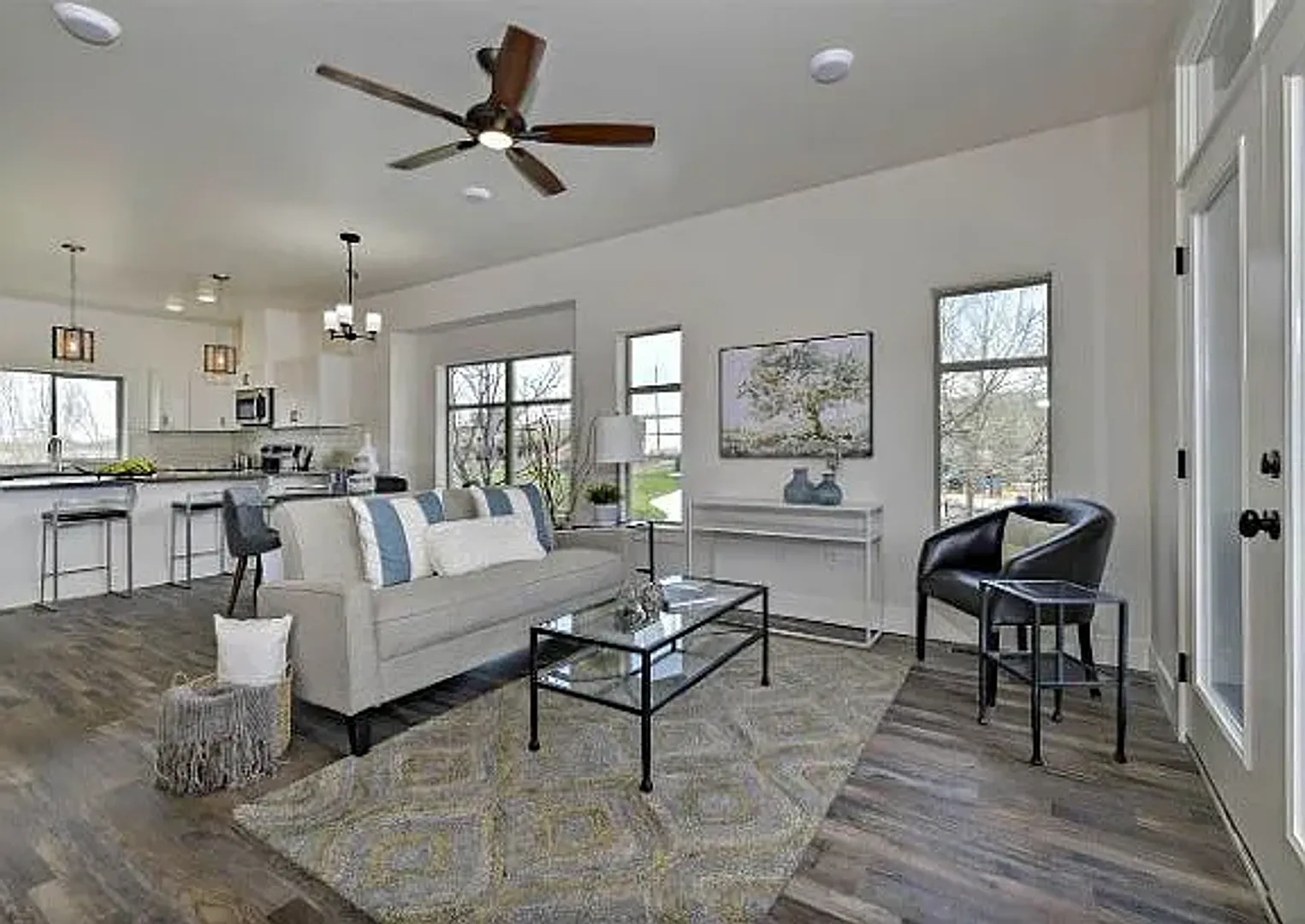 3bed/3.5bath Townhome, all appliances included, 2 car garage — Photo 2