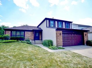 95 E Fox Hill Dr, Buffalo Grove, IL