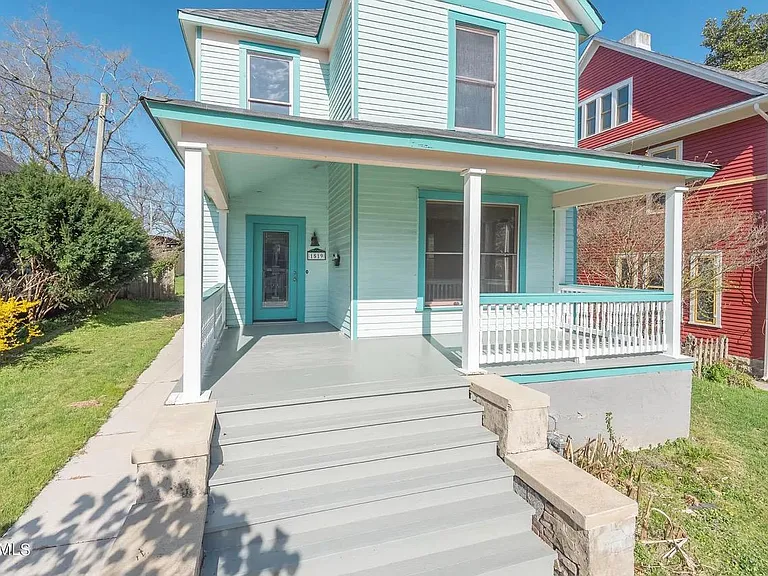 1519 Fremont Pl — Photo 2