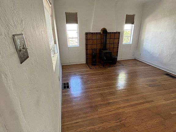 5th image of 318 Wellesley Dr SE
