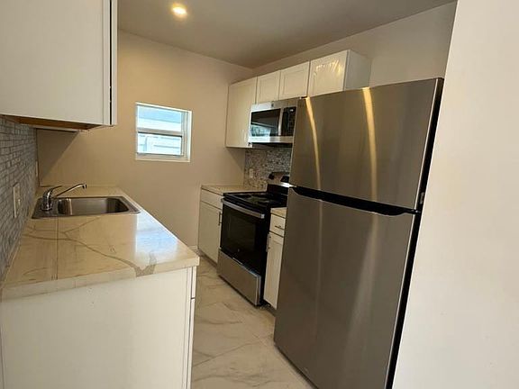 3rd image of 999 S Riverside Dr APT 104