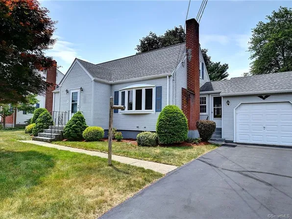 15 Forest Ln, East Hartford, CT 06118