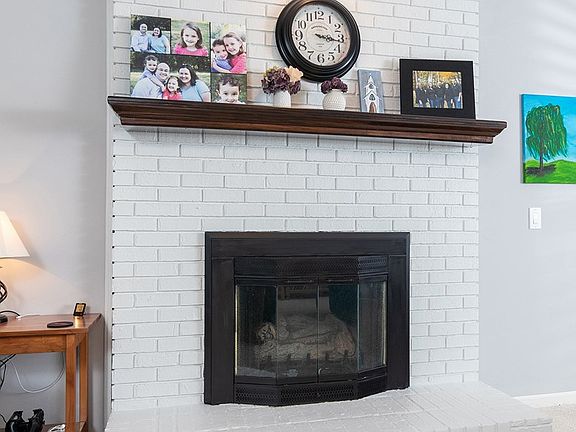 5th image of 825 Maplewood Dr