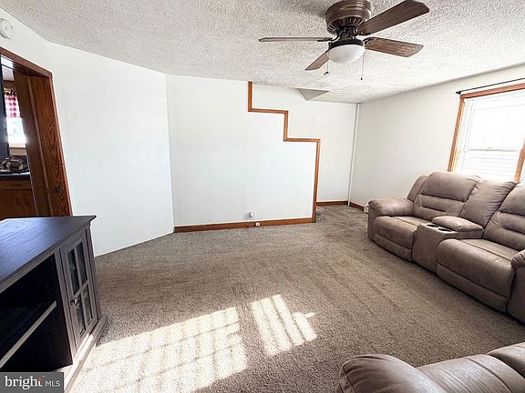 4th image of 181 W Mechanic St