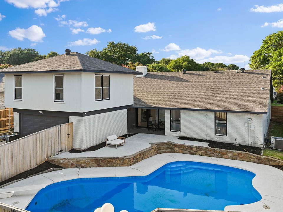 1st image of 9648 Fallbrook Dr