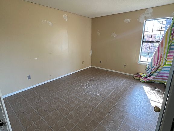 5th image of 115 Lindsey St
