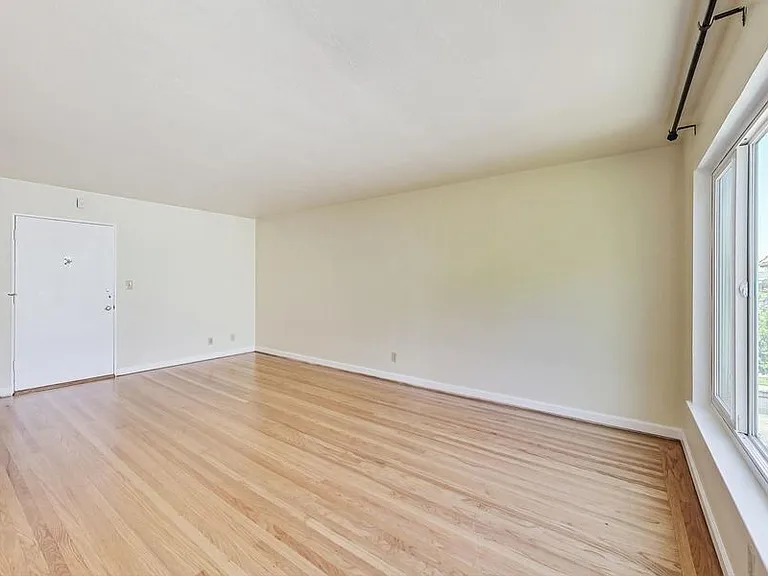 2208 Lakeshore Ave #311 — Photo 6
