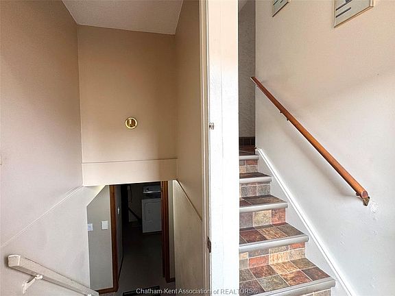 2nd image of 68 Greenbriar Trl