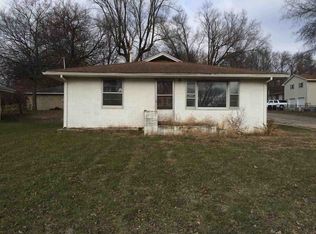 513 E High St, Manito, IL 61546