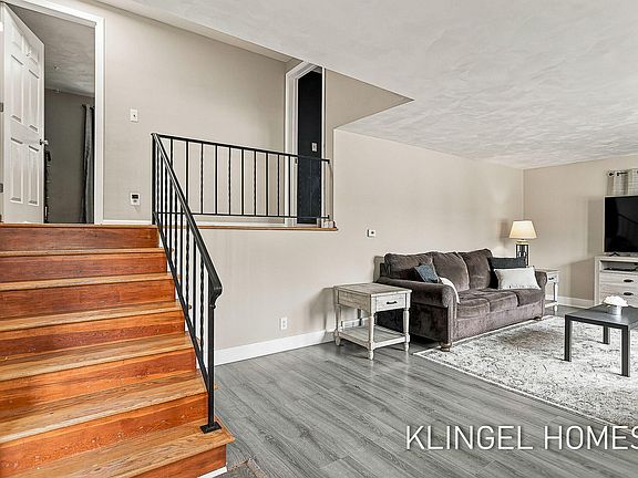 3rd image of 1144 Oakes Ave