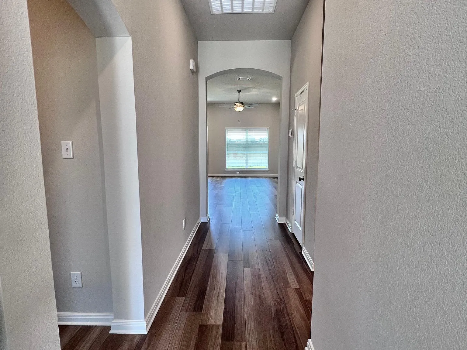 4 bed, 1639 sqft, $1,900 — Photo 2