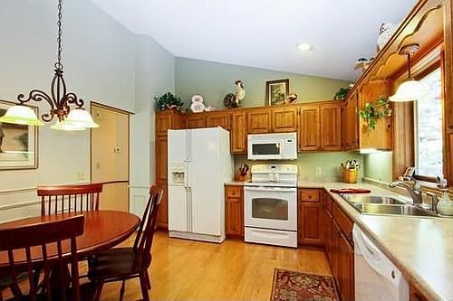 4th image of 4611 Parkcliff Dr