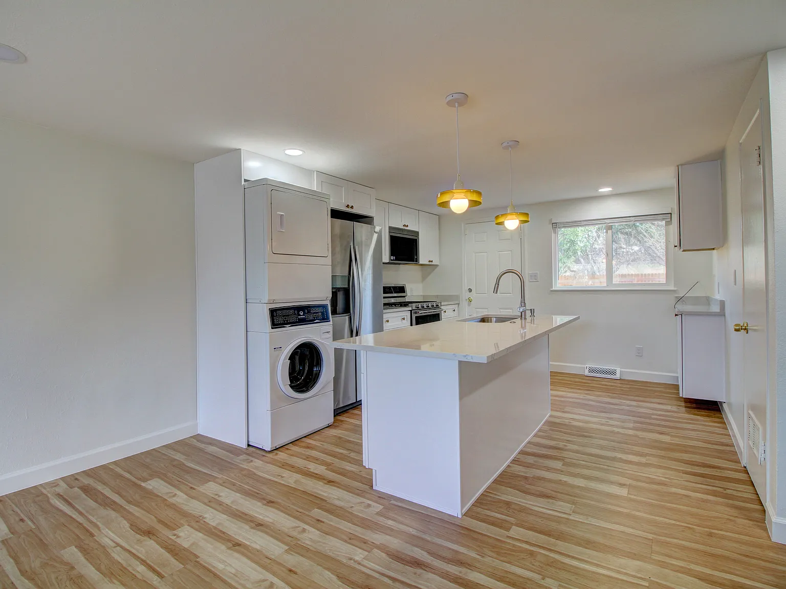 2 bed, 775 sqft, $2,195 — Photo 2