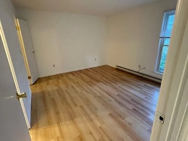 University Park Apartments near Cornell University — Photo 395