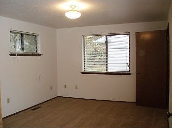 4th image of 1005 7th St SE