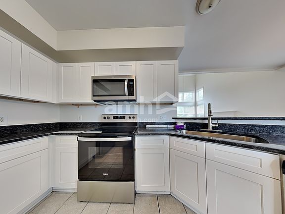 3rd image of 7 Otter Creek Dr
