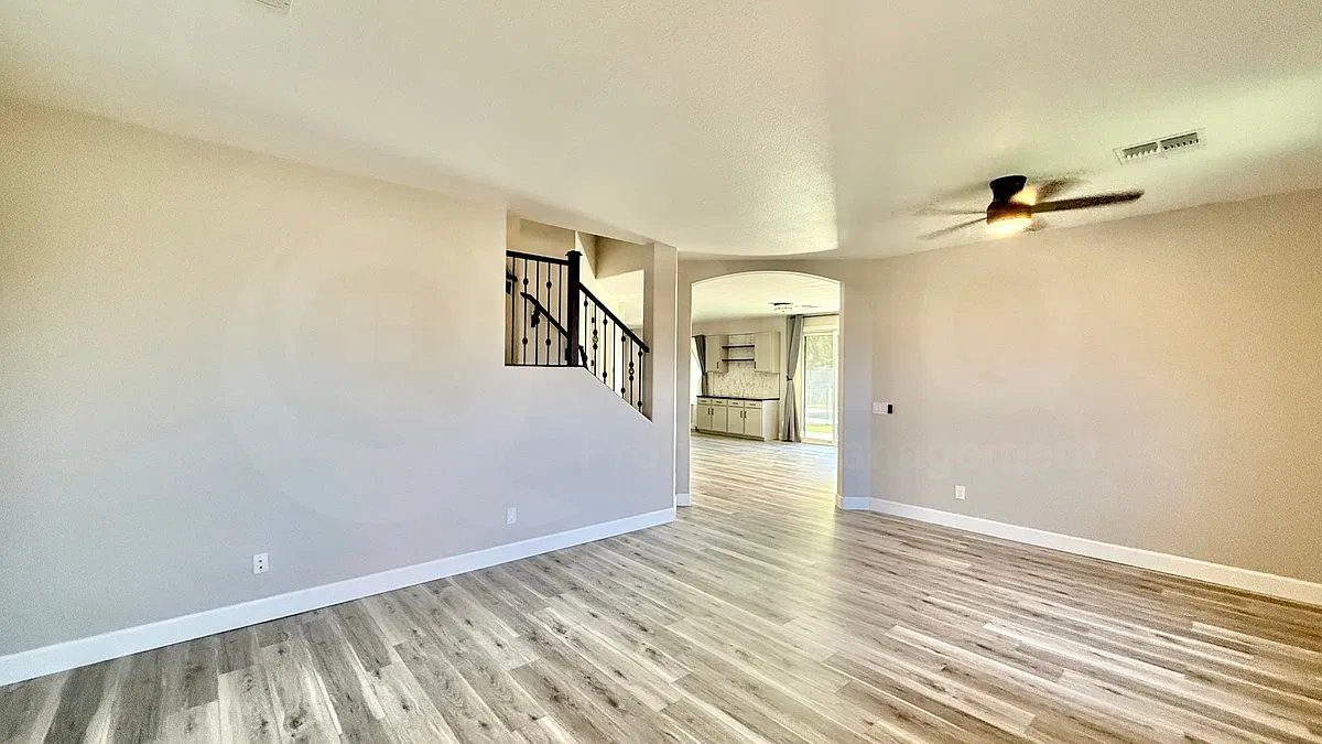 3 bed, 2.5 bath, 2735 sqft, $2,800 — Photo 4