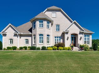 522 Country Club Dr, Dickson, TN 37055