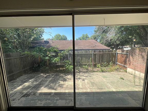 3rd image of 1937 Hilltop Dr