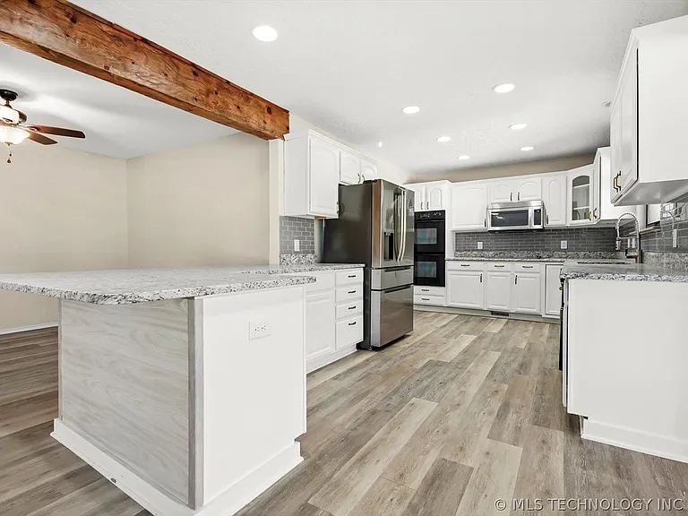 8610 Meadowood Cir — Photo 6
