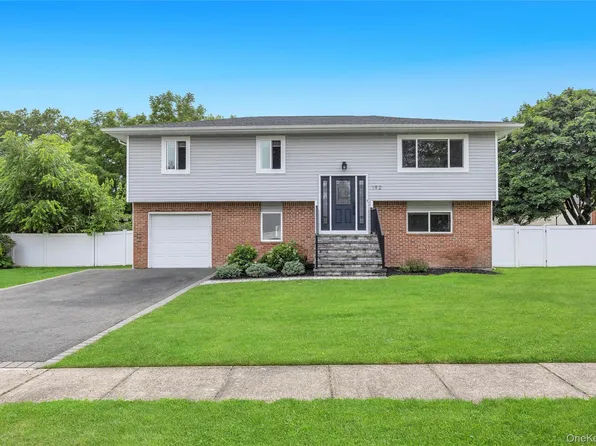 192 N 21st Street, Wheatley Heights, NY 11798