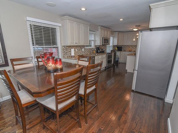 3rd image of 2584 Fulbourne Dr