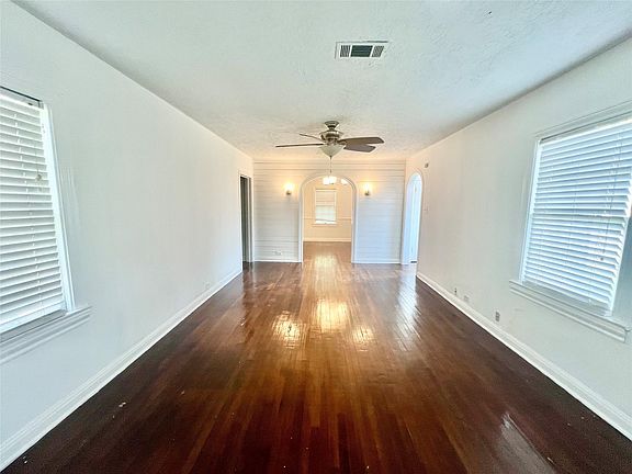 4th image of 217 13th Ave N