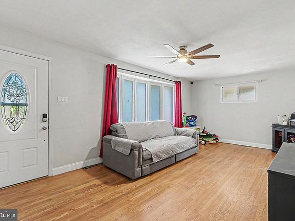 4th image of 2410 Berkshire Ln