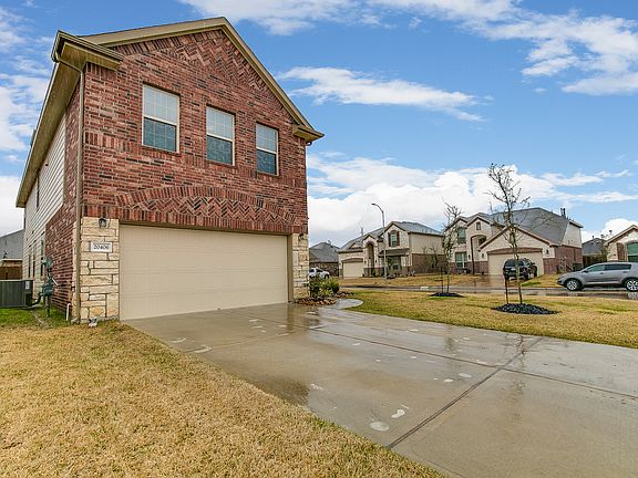 3rd image of 20406 Kittredge Dr