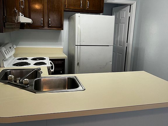 2nd image of 200 S Linwood Ave