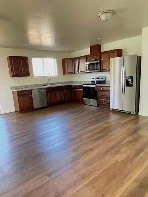 3 bed, 1431 sqft, $2,100 — Photo 4
