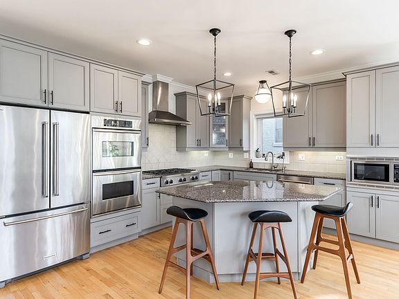 3rd image of 3418 N Ashland Ave APT 4N