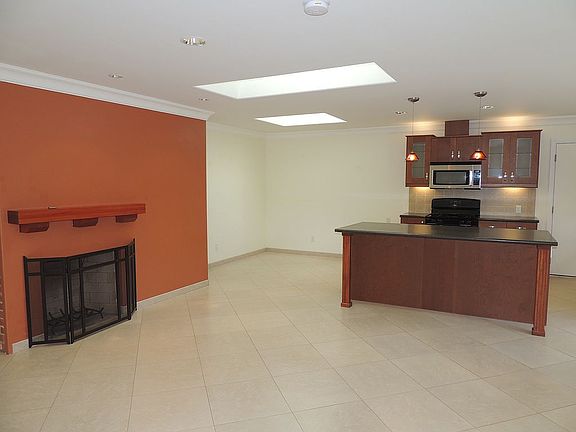 4th image of 17085 Bernardo Oaks Dr