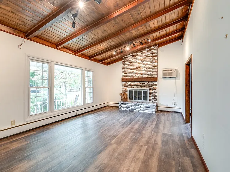 381 Hickory Hill Rd — Photo 3
