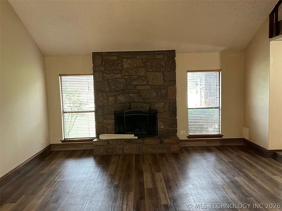 3rd image of 2214 S Hemlock Ave