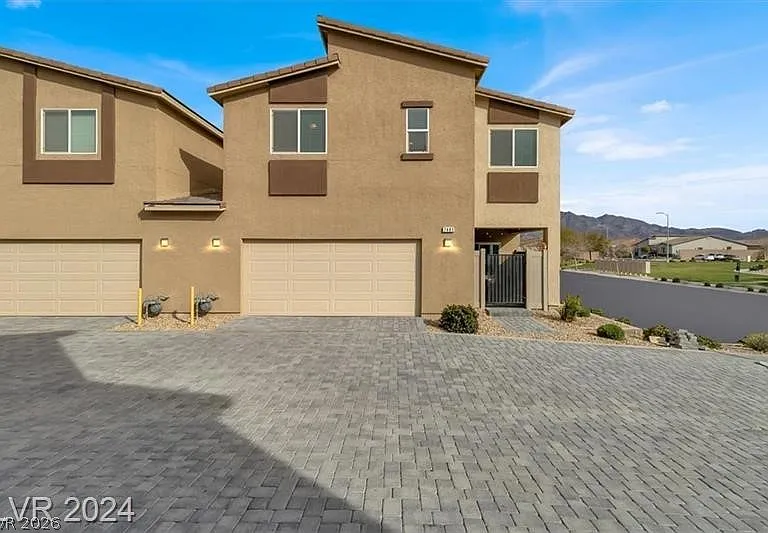 7481 Moonglade St — Photo 2
