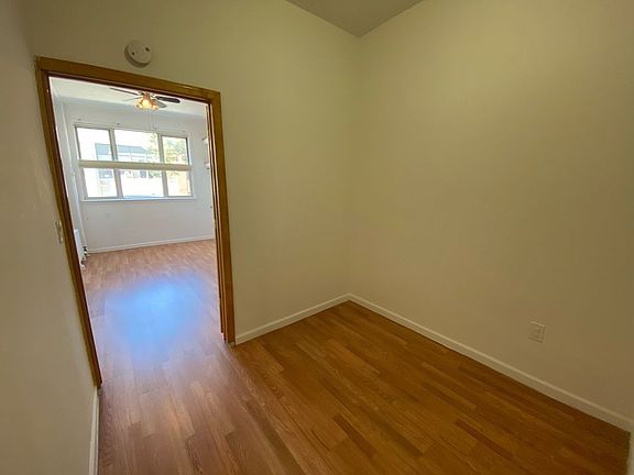 4th image of 11-14 47th Ave #1L