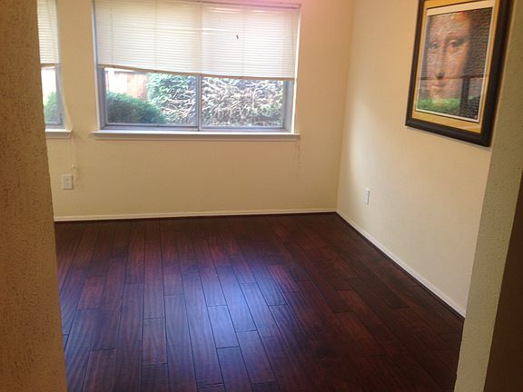 3rd image of 2105 Oakwood Ln