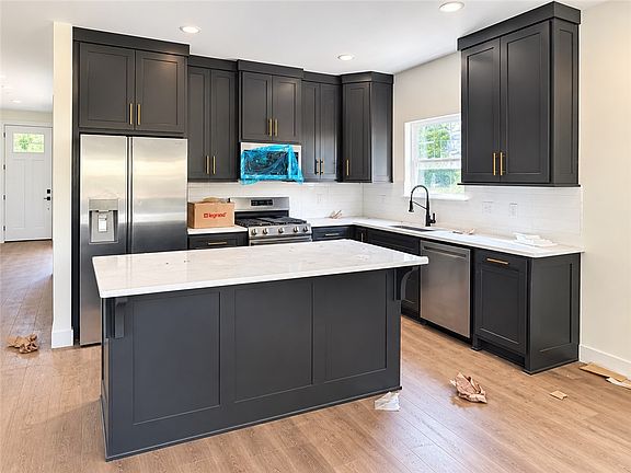 3rd image of 423 2nd St