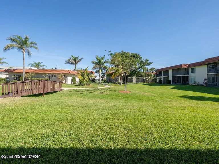 201 Saint Lucie Ln #201 — Photo 36
