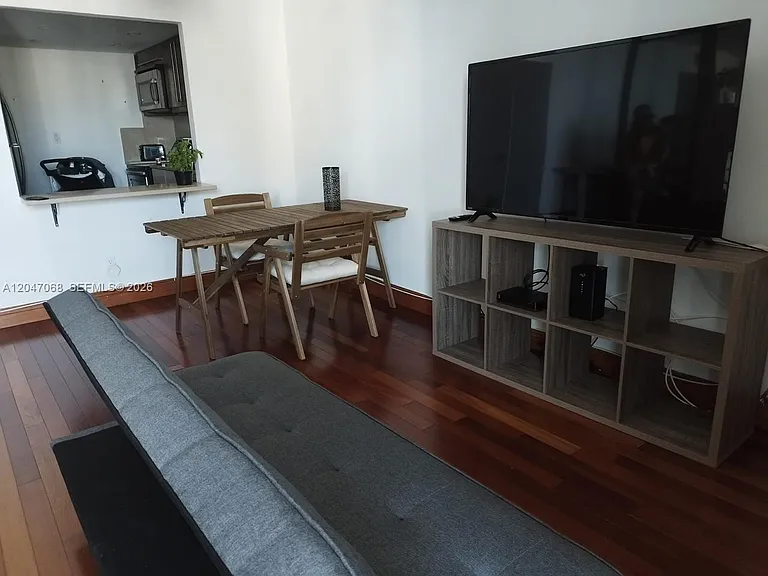 5401 Collins Ave #1110 — Photo 14