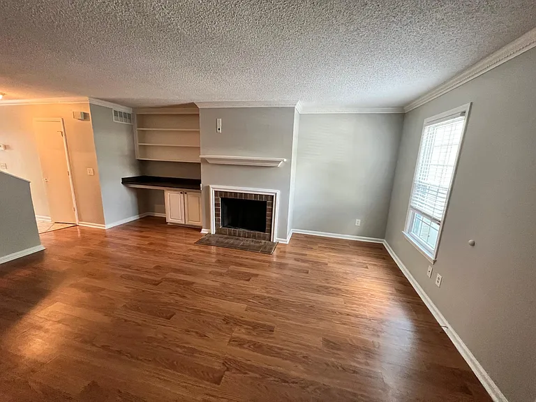700 Coventry Ln #J — Photo 1