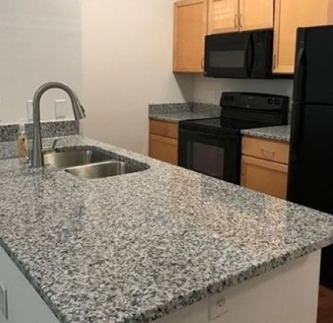 Wonderful 1 bedroom, 1 bathroom studio unit in the heart of the UAB Medical District — Photo 4
