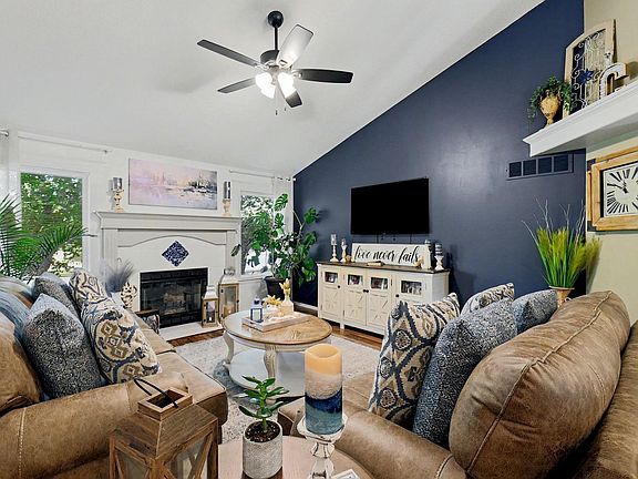 5th image of 313 N Jaax St