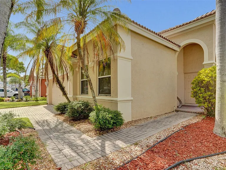 4219 Sabal Ridge Cir — Photo 3